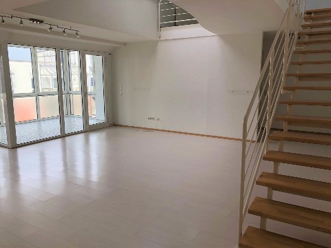 3-Zimmer-Penthouse-Wohnung in ruhiger Wohnlage Nähe SAP-Arena